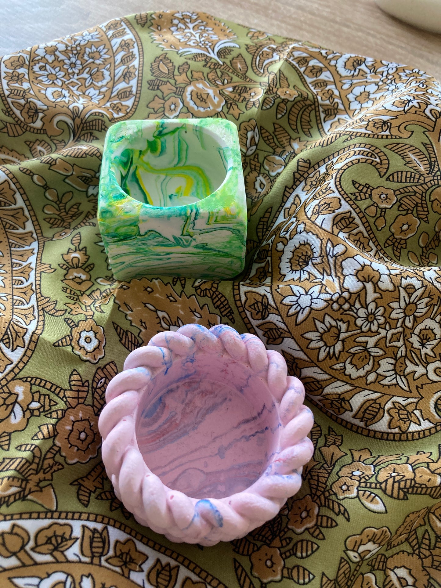 Lot 2 supports BOUGIES • Un seul exemplaire